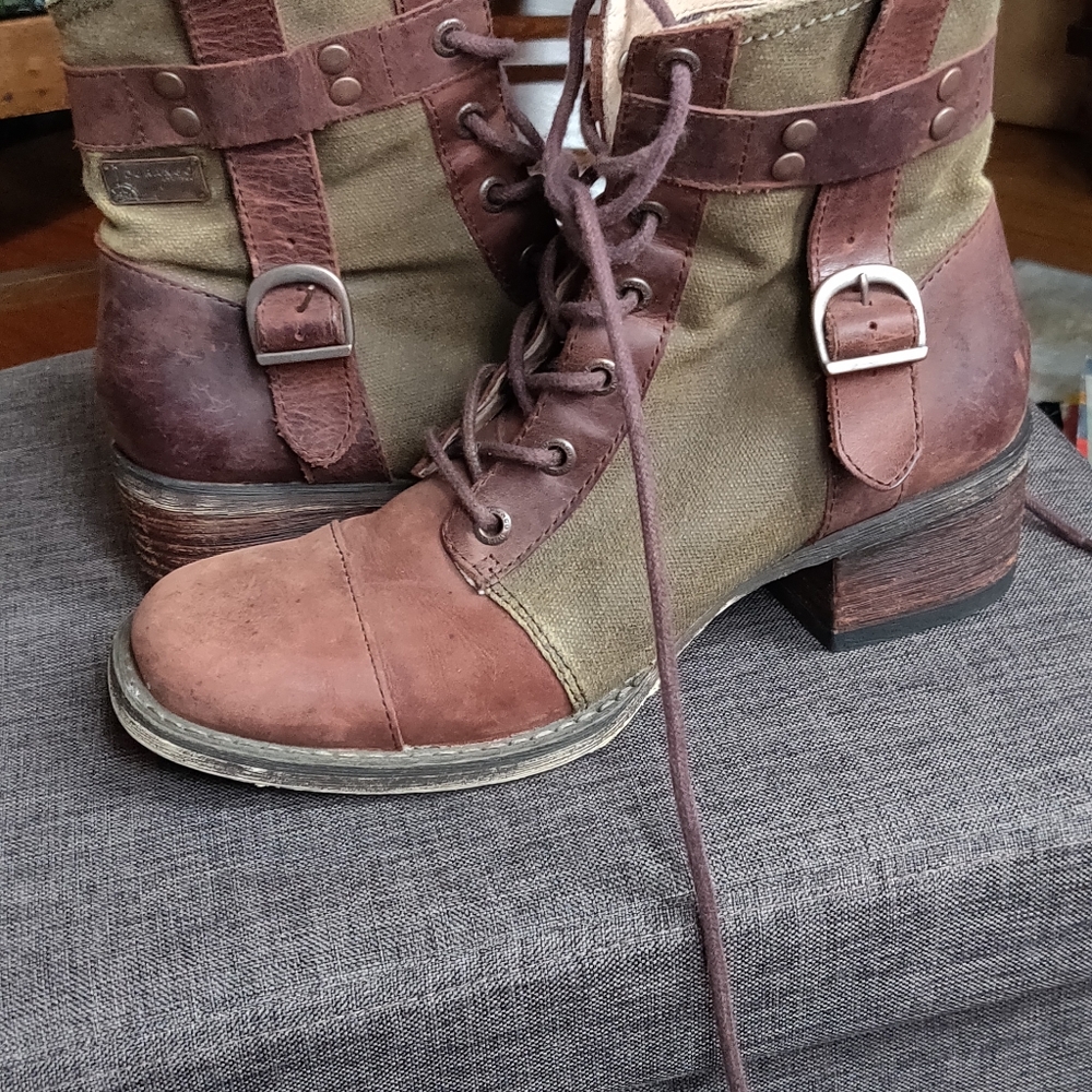 Women's Durango leather and canvas